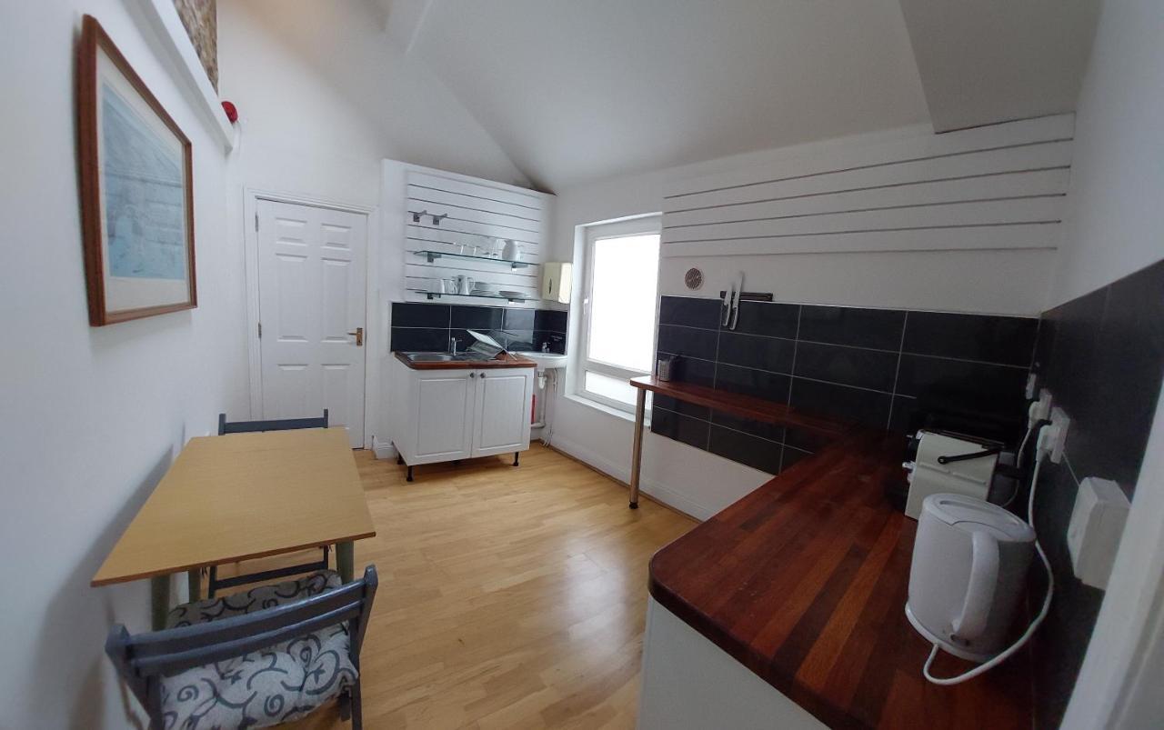 Daltons Bar Apartment คินเซล ภายนอก รูปภาพ